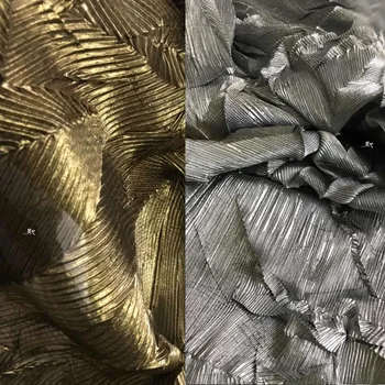 Золотое и серебряное двухцветное горячее тиснение, креативная плиссированная трехмерная ткань для одежды в беспорядочную складку, дизайнерские ткани